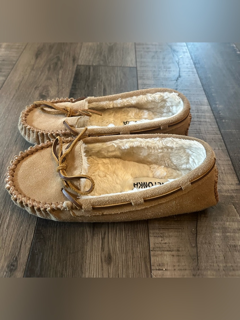 Minnetonka Moccasins Slippers Size 6 Suede Slip On Shoes